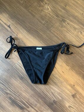 Black bikini bottoms.